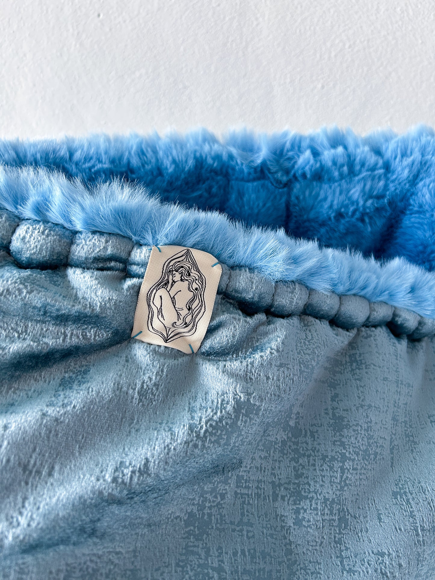 | READY TO SHIP | Baby blue marble velvet size L FLOOF FOR PEOPLE