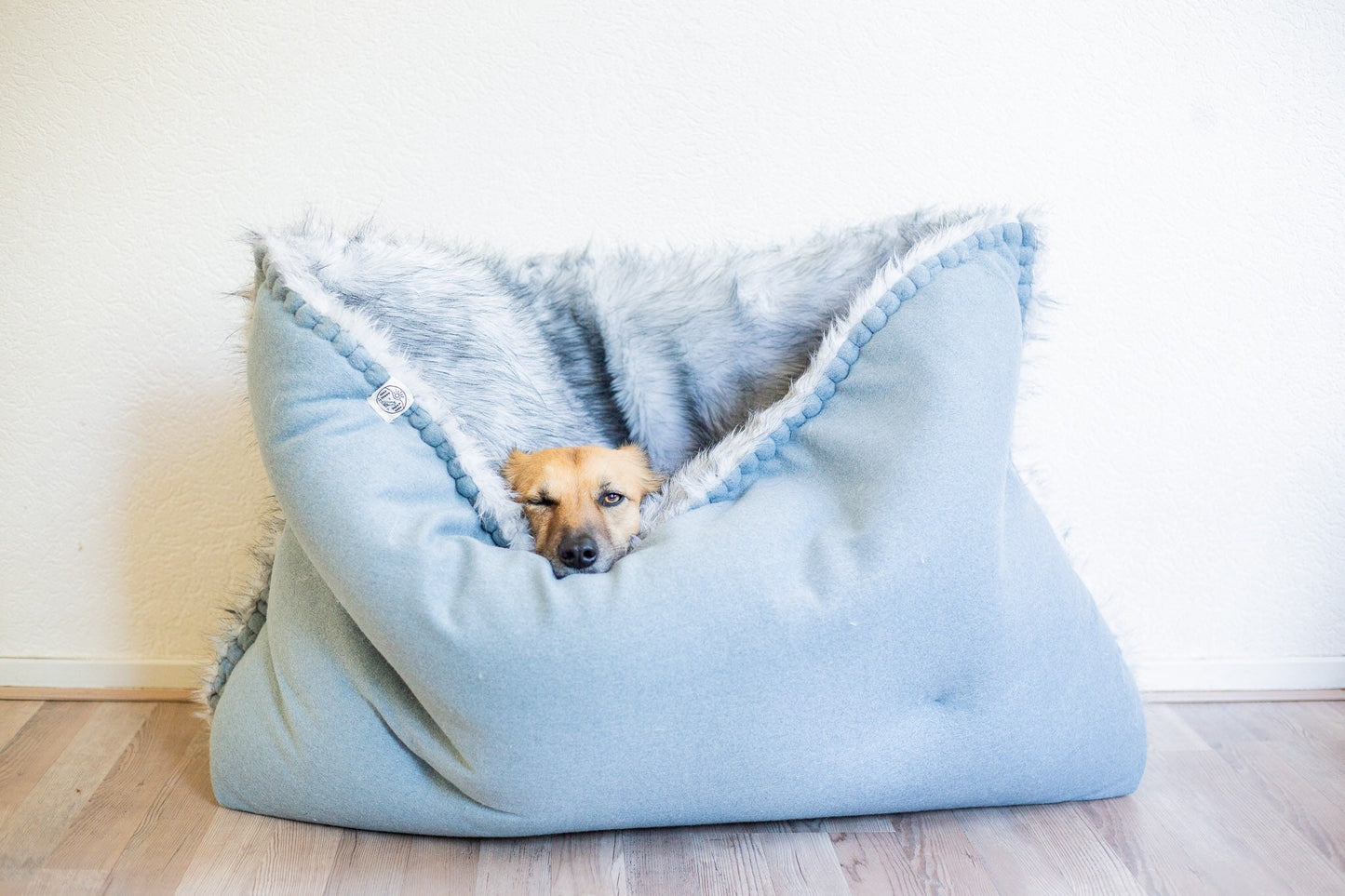 Tweed - faux fur travel bed