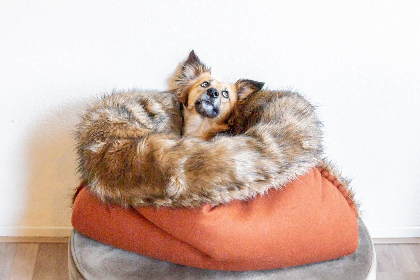 Tweed - faux fur travel bed