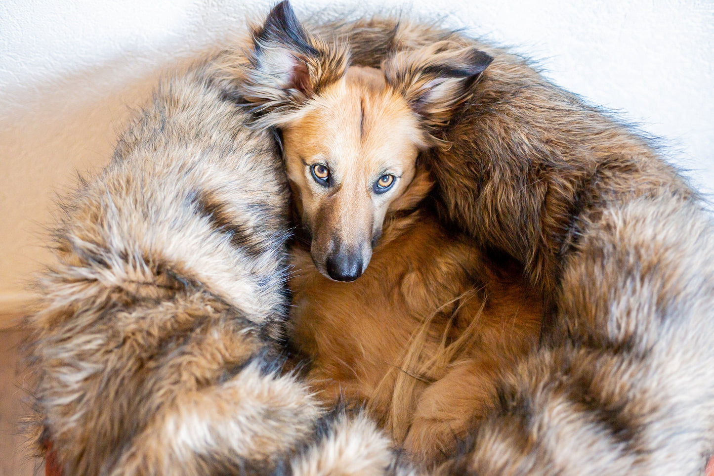 Tweed - faux fur travel bed