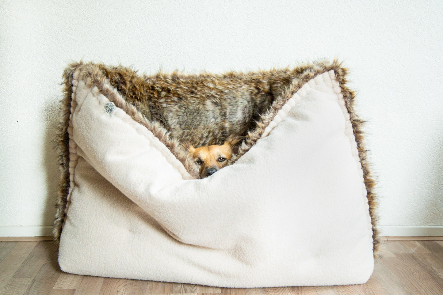 Tweed - faux fur travel bed